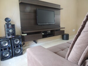 House, Multiple Beds, Non Smoking | Television