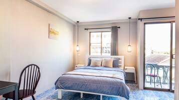 Deluxe Double Suite | Premium bedding, individually decorated, individually furnished, desk