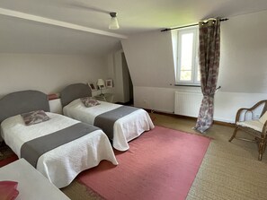 Suite | Free WiFi, bed sheets