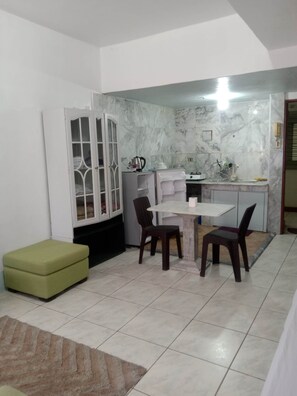 Free WiFi, bed sheets - Obaid's Condo in Winland Towers (Cebu City)