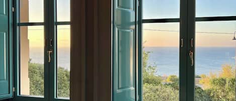 Dagelijks continentaal ontbijt (EUR 5 per persoon)