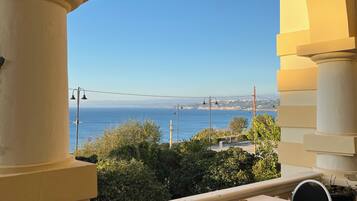 Tägliches kontinentales Frühstück (5 EUR pro Person)