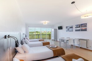Slaapzaal, alleen voor mannen, gedeelde badkamer (1 Bed in a 4-Bed Dorm) | Gratis wifi