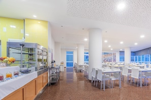 Free daily buffet breakfast  - HI Santa Cruz - Pousada de Juventude - Hostel (Torres Vedras)
