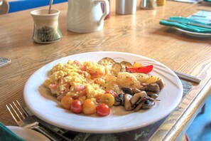 Free daily English breakfast