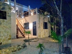 Front of property – evening/night - Tooj Cheel Lodge Tulum (Tulum)