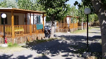 Mobile Home, plusieurs lits, non-fumeurs, vue cour intérieure | 2 chambres, bureau, rideaux occultants