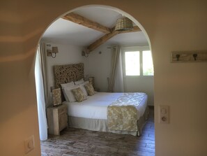 Deluxe kamer (Les Senteurs du Maquis) | Luxe beddengoed, pillowtop-bedden, een kluis op de kamer