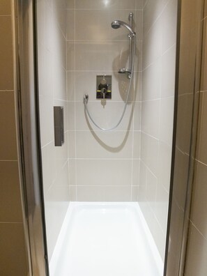 Apartment, 3 Bedrooms | Bathroom | Shower, free toiletries, hair dryer, towels