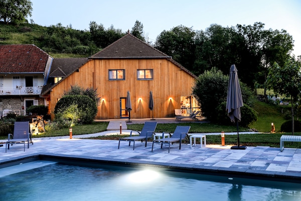 Seasonal outdoor pool, pool umbrellas, sun loungers