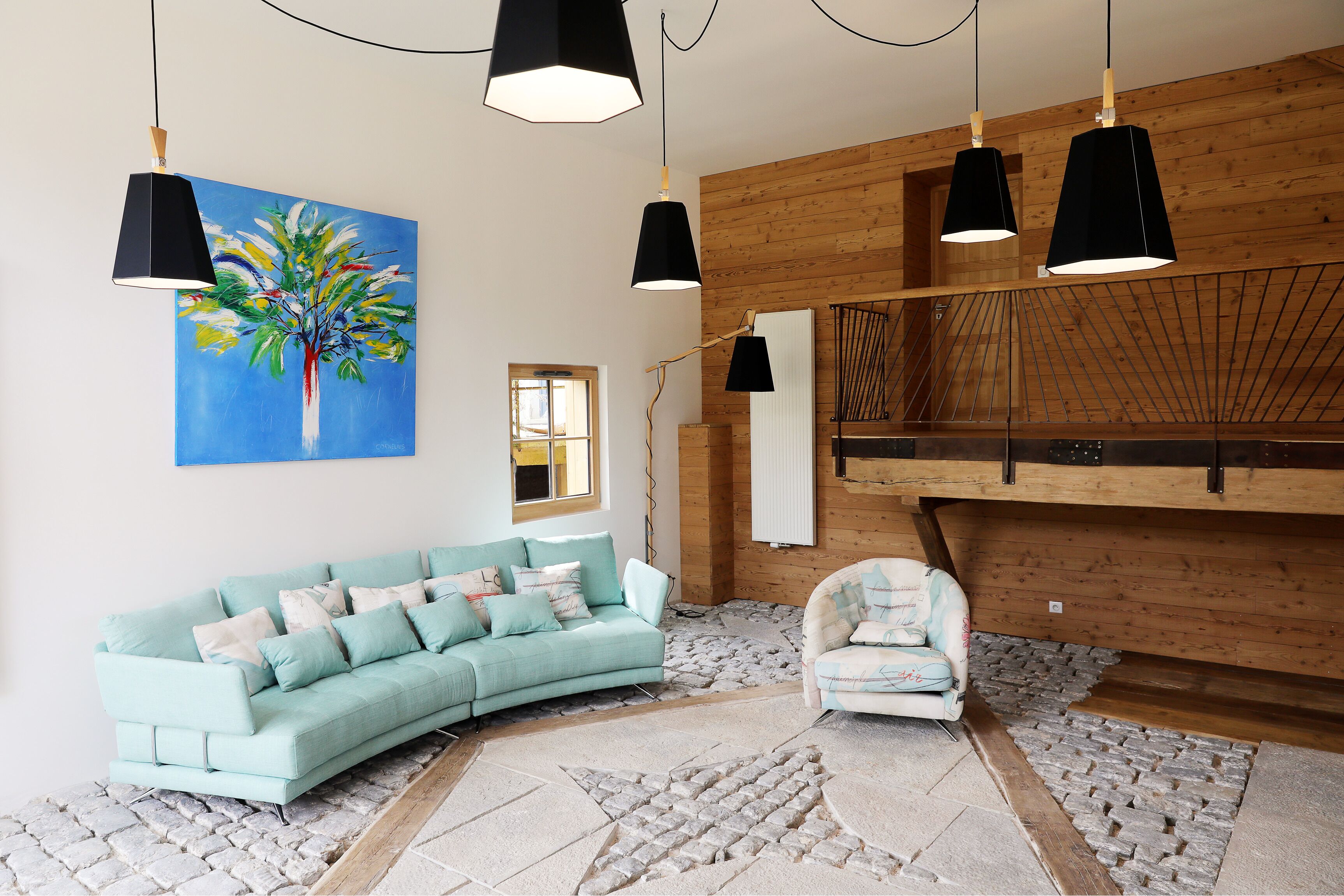 Télévision à écran plat de 100 cm avec chaînes numériques, télévision