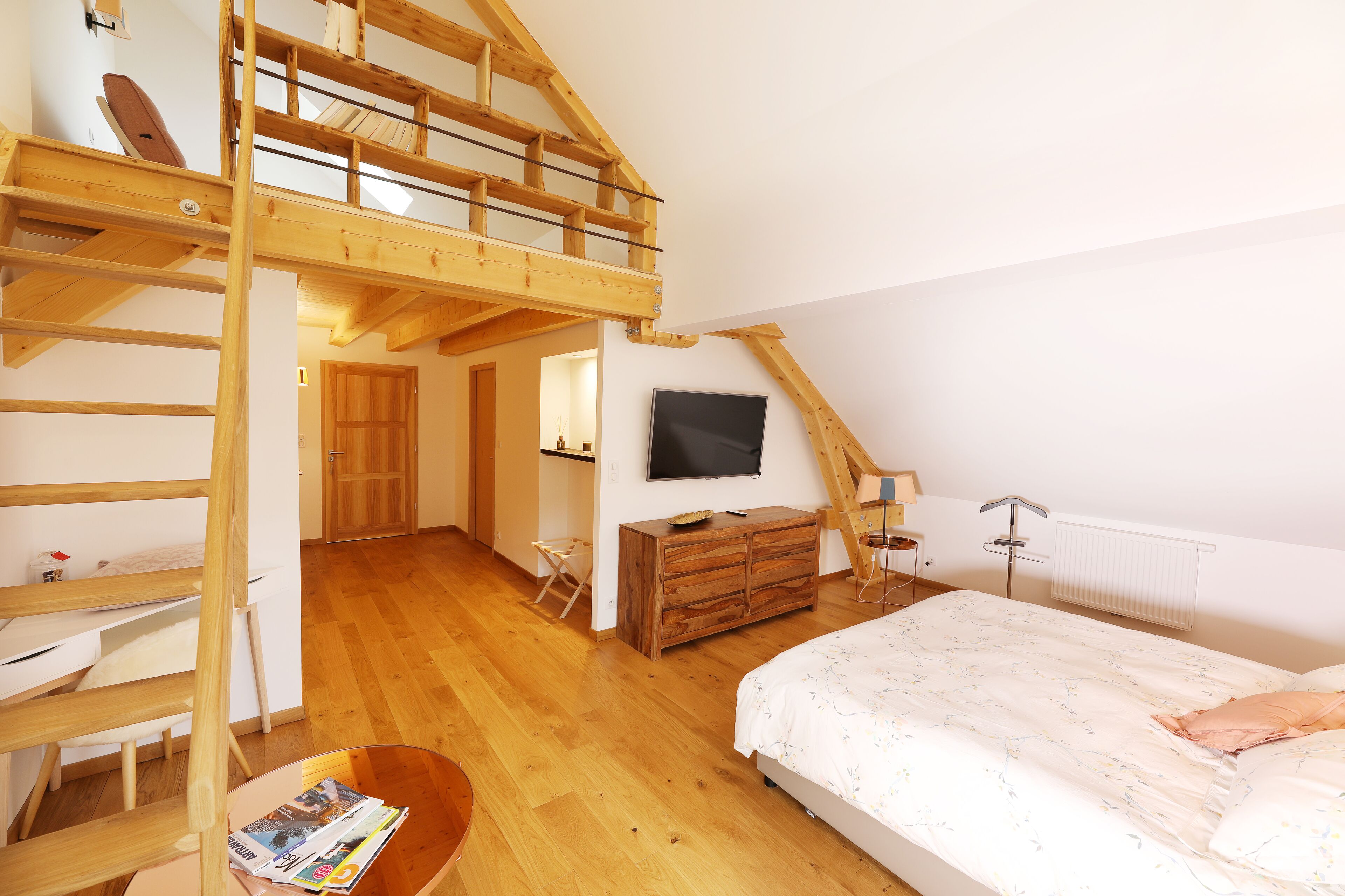 Kamer, toegankelijk voor mindervaliden (Blegny) | Luxe beddengoed, bedden met traagschuimmatrassen, een minibar