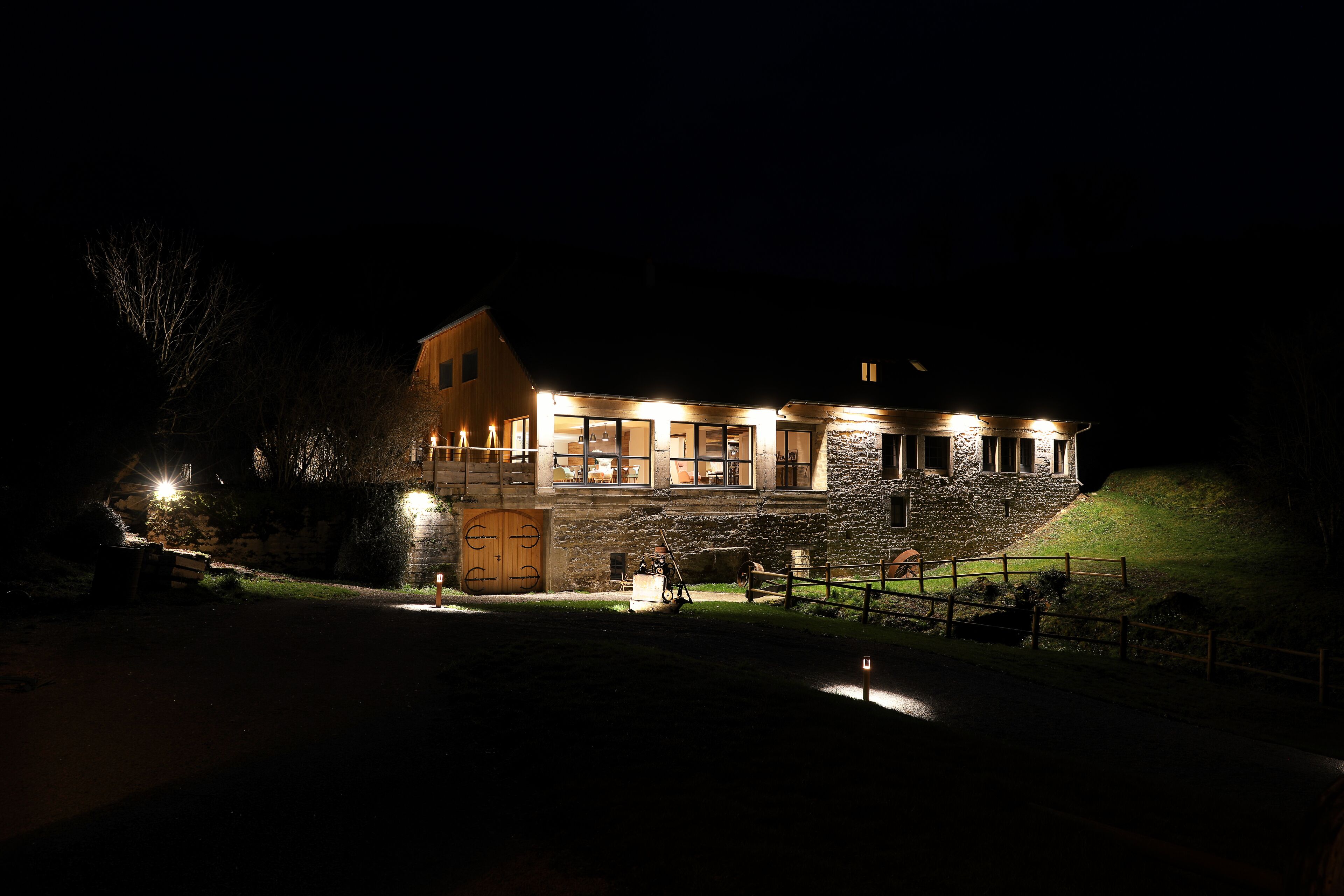 Mặt tiền nơi lưu trú