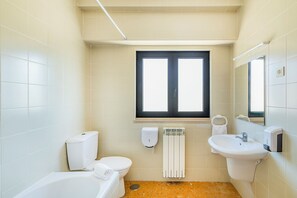 Departamento, 2 habitaciones | Baño | Toallas