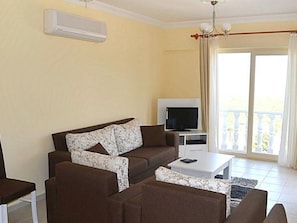 Apartment, 2 Bedrooms, Non Smoking | Living area