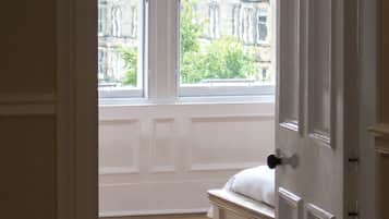 Apartment | Iron/ironing board, bed sheets