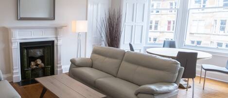 Apartamento | Área de estar | TV de tela plana