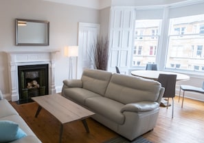 Apartment | Living area | Flat-screen TV - Silver Lining - Spottiswoode Apartment (Edinburgh)