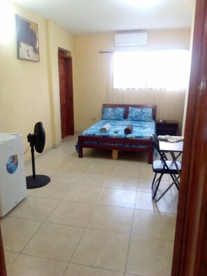 Room, 2 Queen Beds, Accessible, Hill View | Individually decorated, individually furnished, iron/ironing board - Souvenir House (Petionville)
