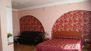 Premier Suite, 1 King Bed | In-room safe, desk, iron/ironing board (on request), free WiFi - Triumph Hotel (Rudny)