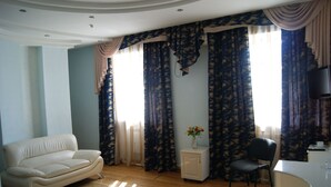 Classic Suite, 1 King Bed | In-room safe, desk, iron/ironing board (on request), free WiFi - Triumph Hotel (Rudny)