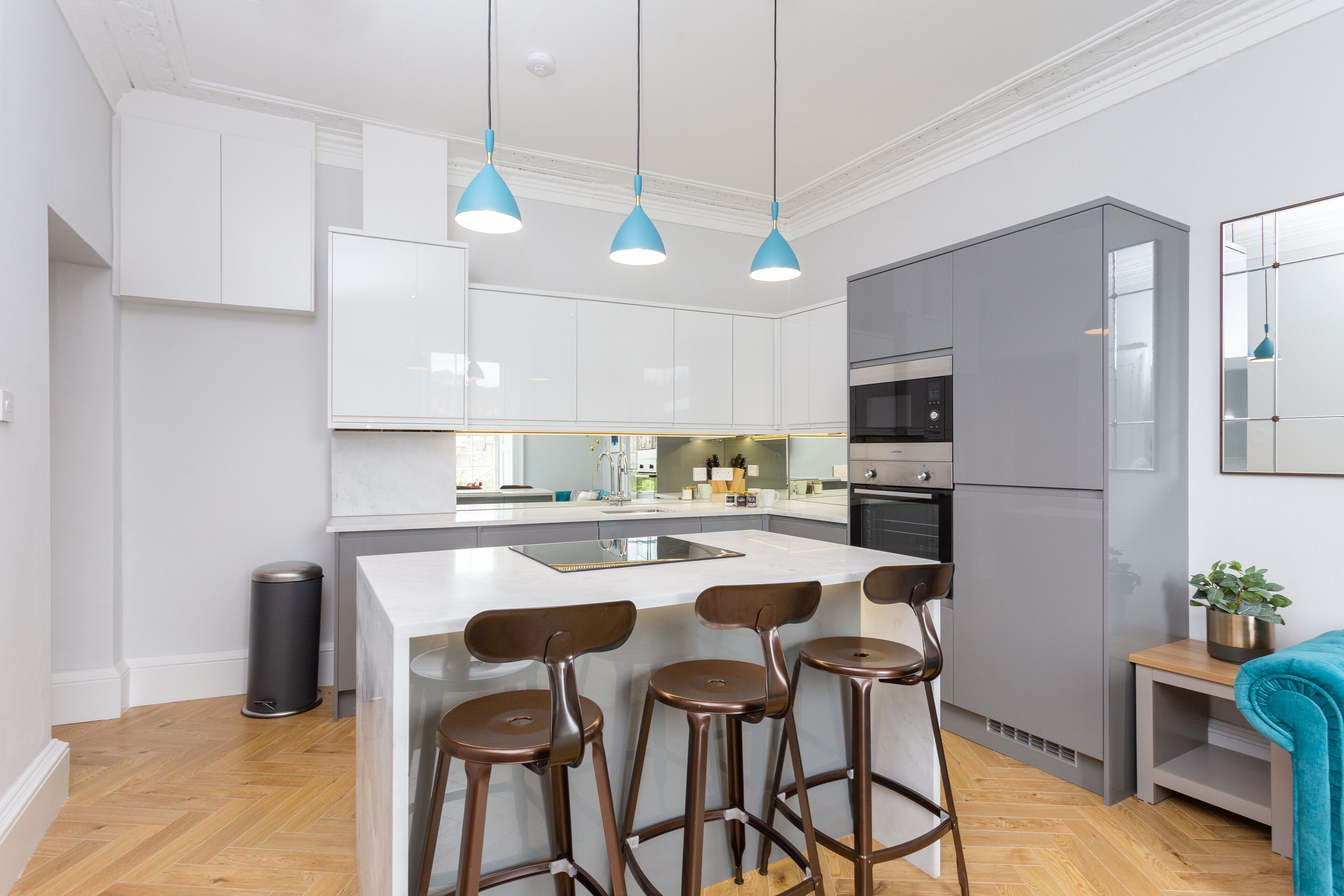 Apartamento superior, 1 habitación | Cocina privada | Frigorífico grande, microondas, horno y placa de cocina