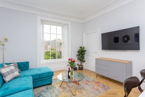 Superior appartement, 1 slaapkamer | Woonruimte | Flatscreentelevisie