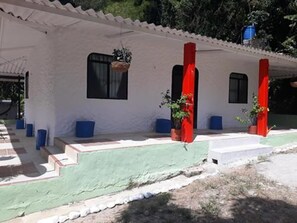 ด้านหน้าที่พัก