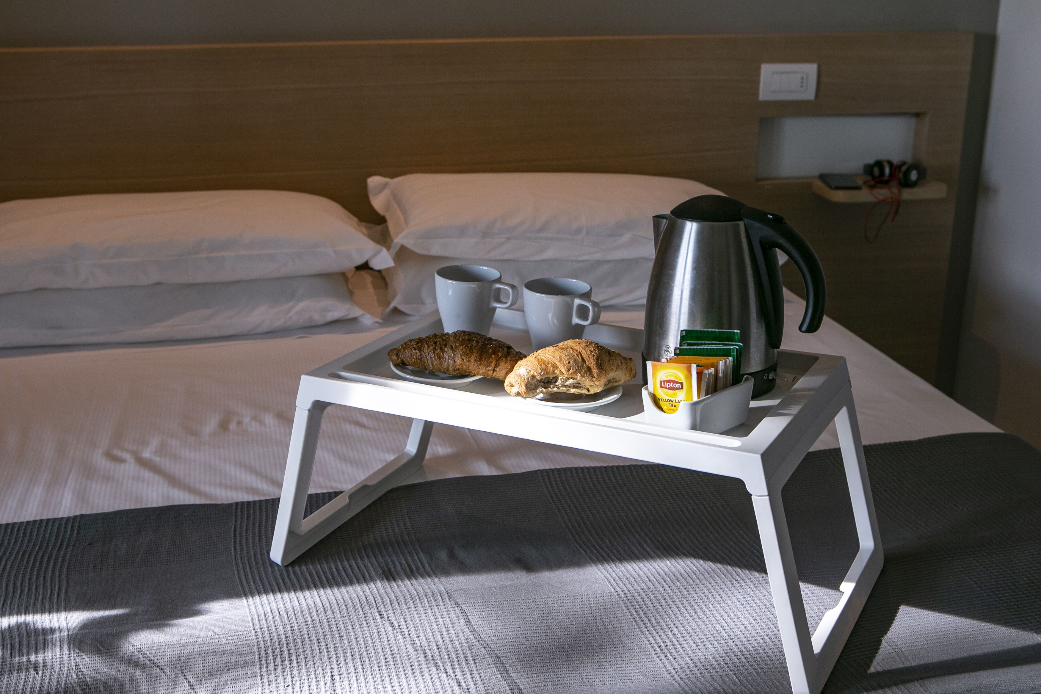 quadruple room, balcony | living room | flat-screen tv