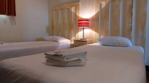 Double Room, Accessible, Private Bathroom | Free WiFi, bed sheets - HI Alfeizerão - Pousada de Juventude - Hostel (Alcobaça)