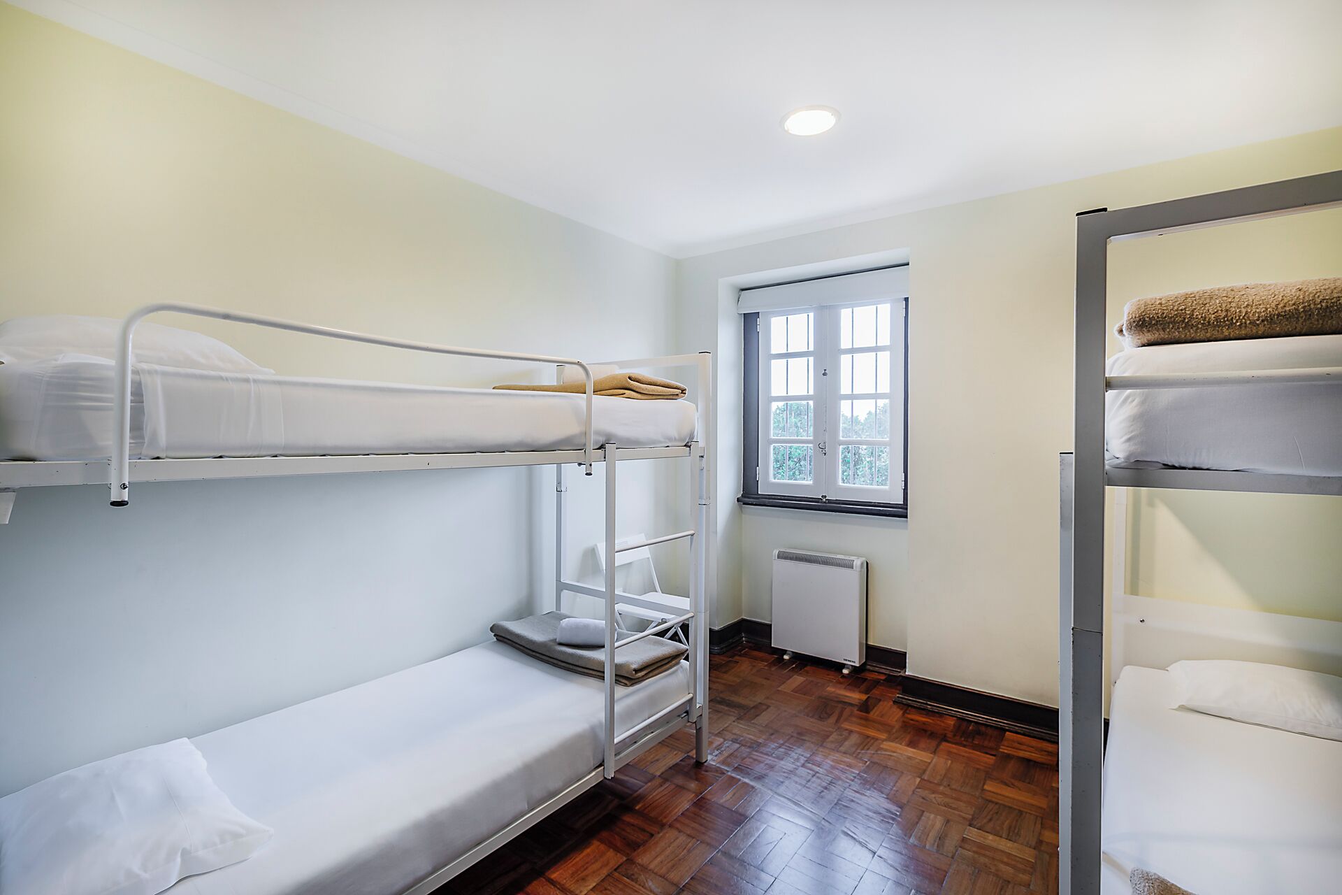Chambre, hommes uniquement
