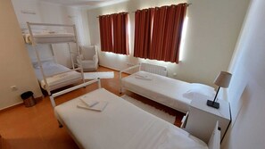 Family Room | Free WiFi, bed sheets