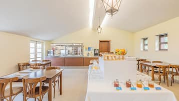 Desayuno continental gratuito y diario