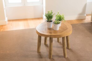 스탠다드 아파트, 침실 1개, 파티오 | 거실 | 평면 TV