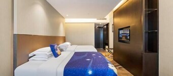 Huaqiao Hotel