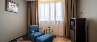 Huaqiao Hotel