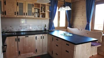 Family Cottage, 4 Bedrooms | Private kitchen | Full-size fridge, oven, stovetop, dishwasher