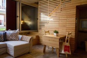 Design Apartment, 1 Bedroom, Kitchen, Garden Area | In-room dining - Casa Do Mercado (Funchal)