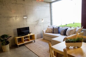 Design Apartment, 1 Bedroom, Kitchen, Garden Area | Television