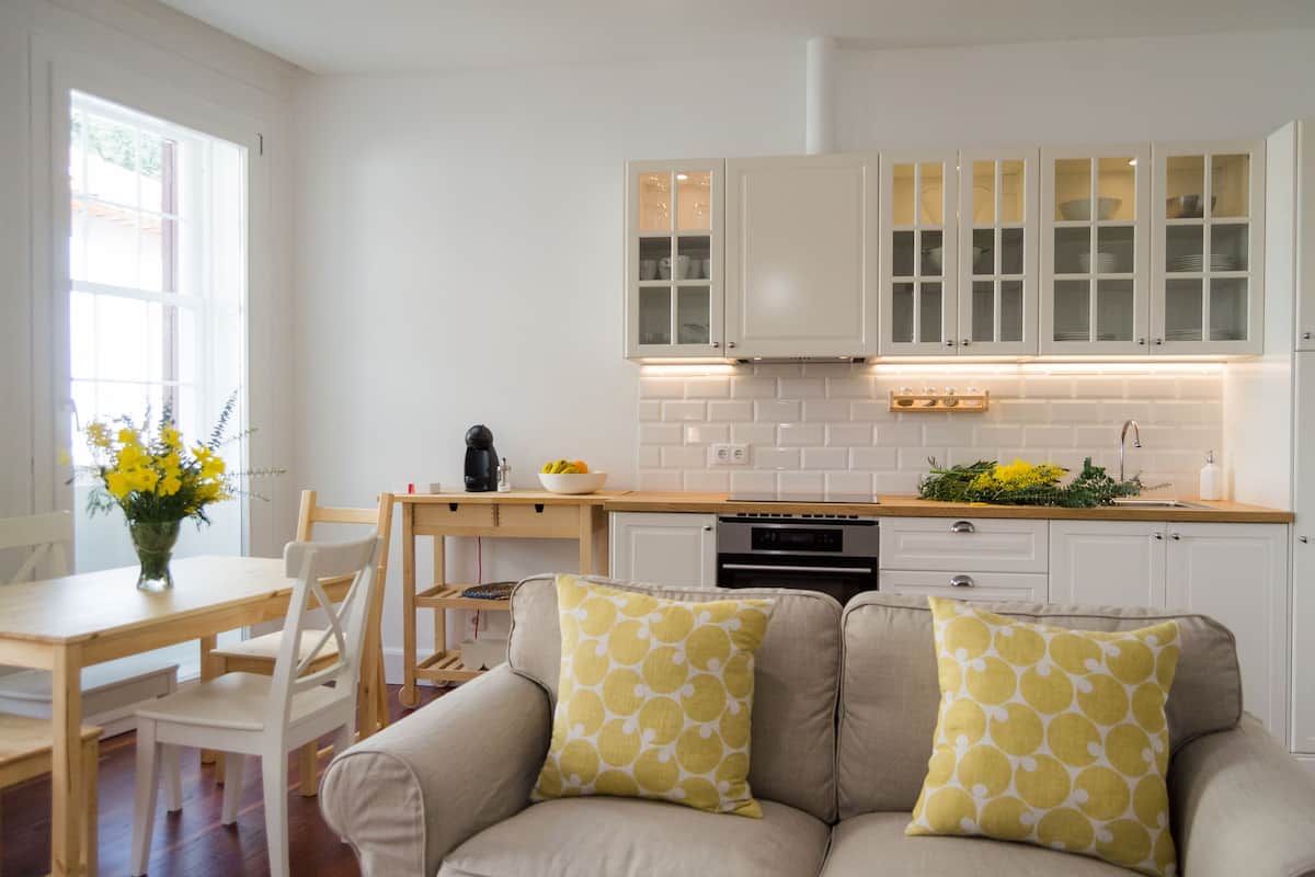 Traditional Studio, City View | Living room | Flat-screen TV