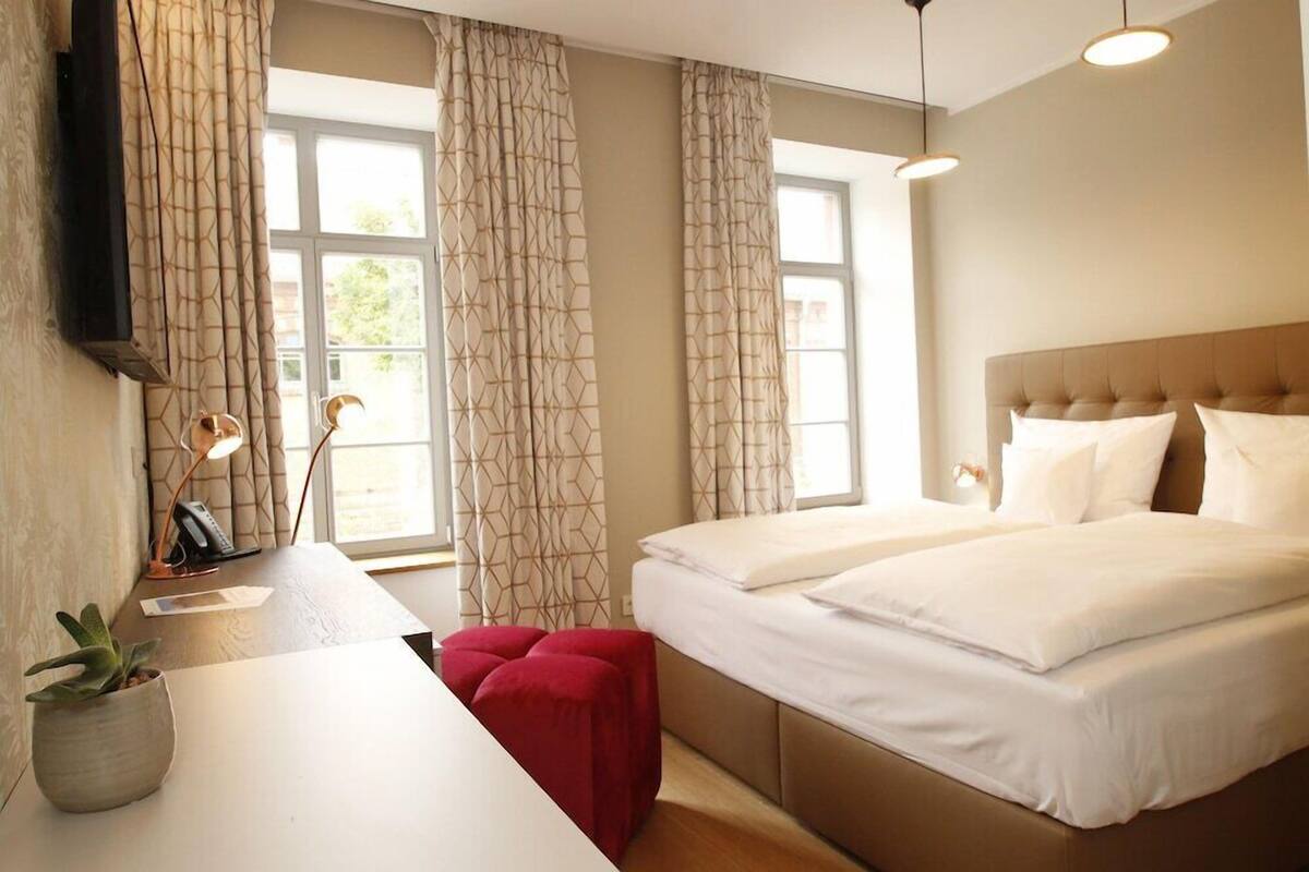 Premium bedding, down comforters, minibar, in-room safe