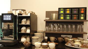 Tägliches Frühstücksbuffet (11.40 EUR pro Person)