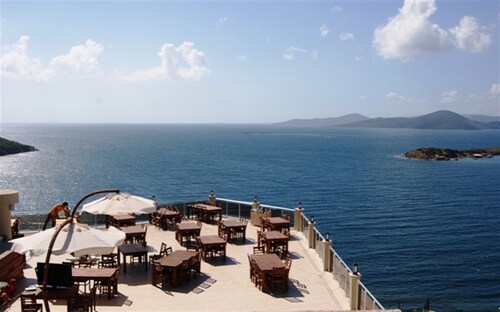 2 Bedroom Apartment Lake View 9 by Likya Global