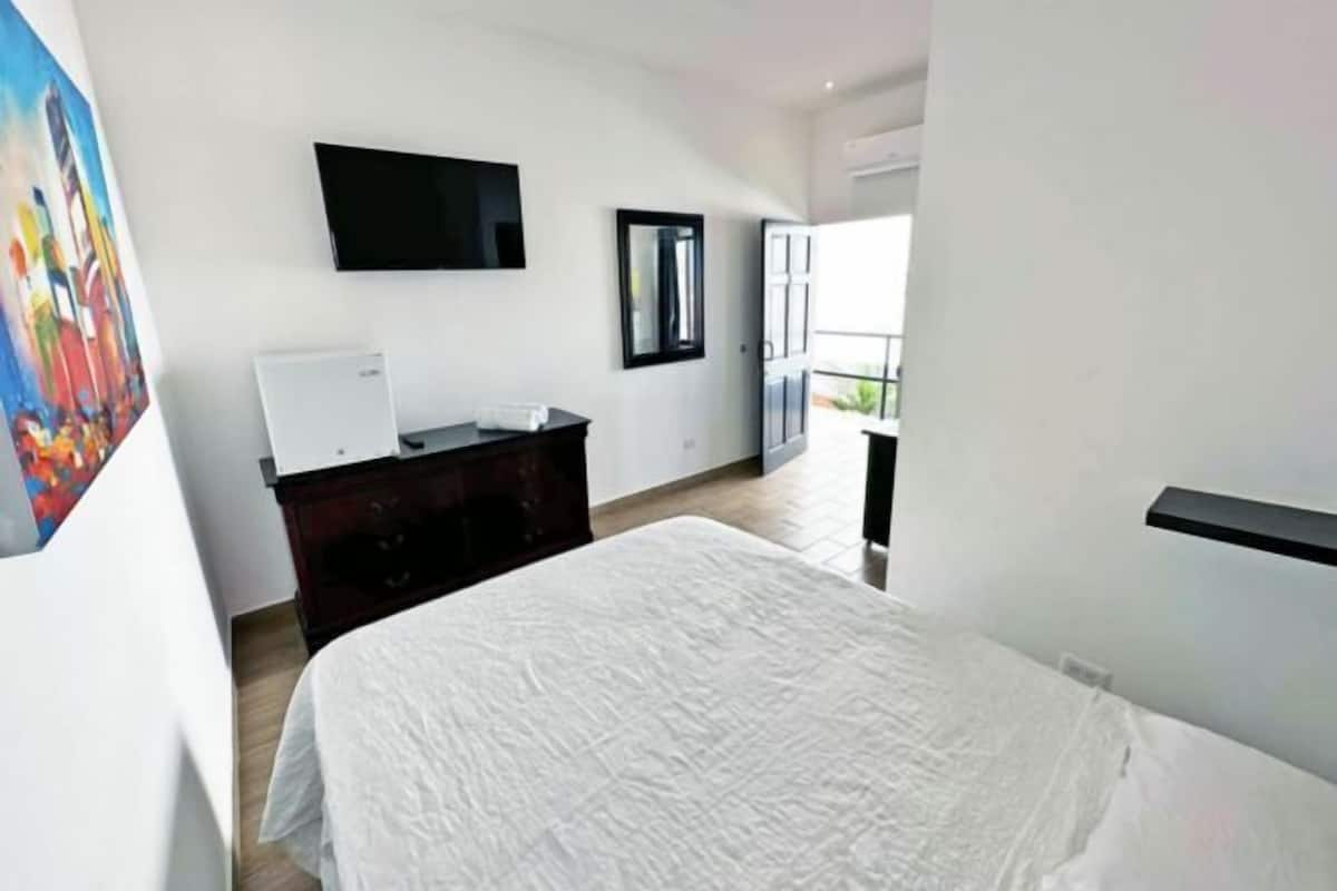 Premium bedding, down duvets, pillow-top beds, minibar