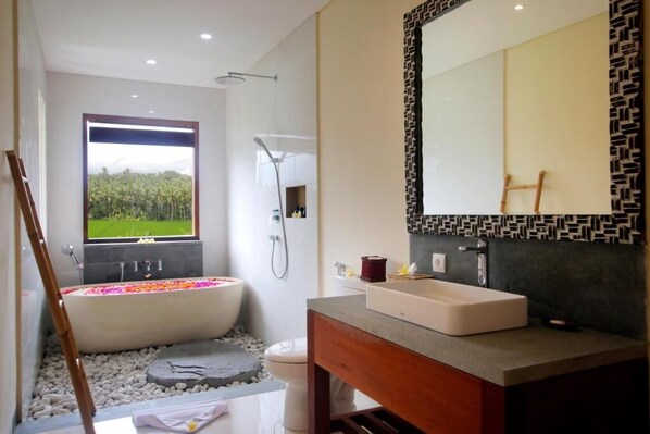 Deluxe Studio Suite, 1 King Bed, Bathtub, Garden View | Bathroom | Combined shower/tub, deep soaking tub, rainfall showerhead -  DLobong Suites Ubud (Ubud)