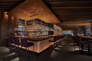2 quầy bar/khu lounge, lounge tại sảnh