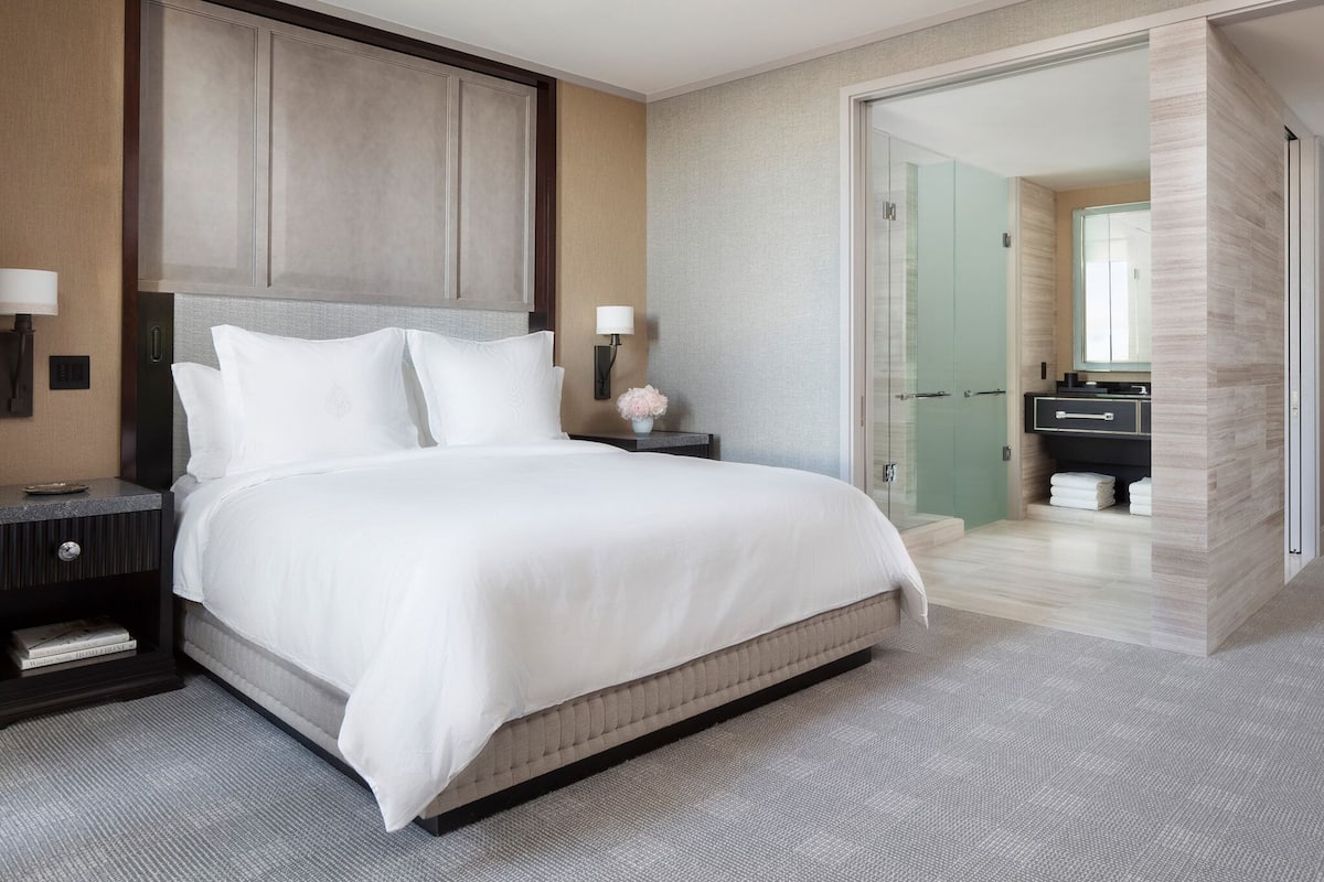 1 bedroom, premium bedding, minibar, in-room safe
