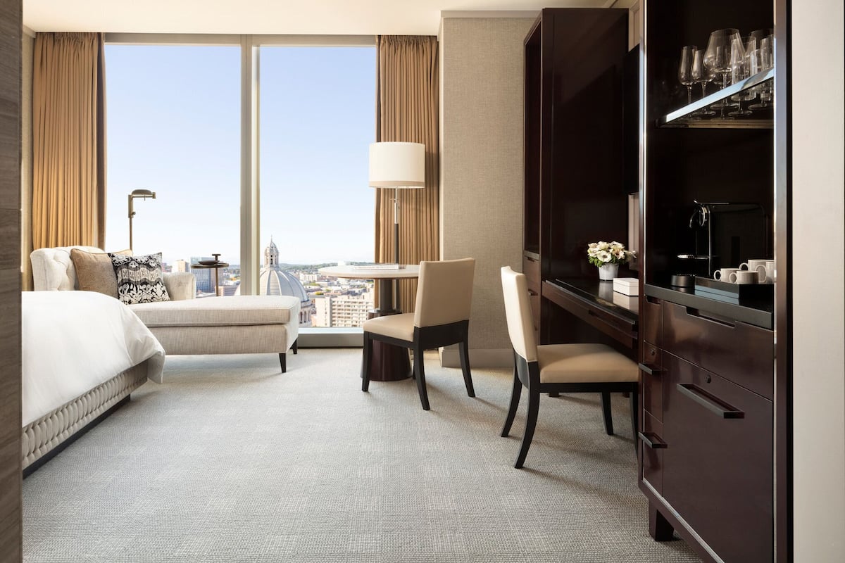 1 bedroom, premium bedding, minibar, in-room safe