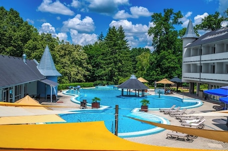 3 indoor pools, outdoor pool, open 8:00 AM to 8:00 PM, pool umbrellas