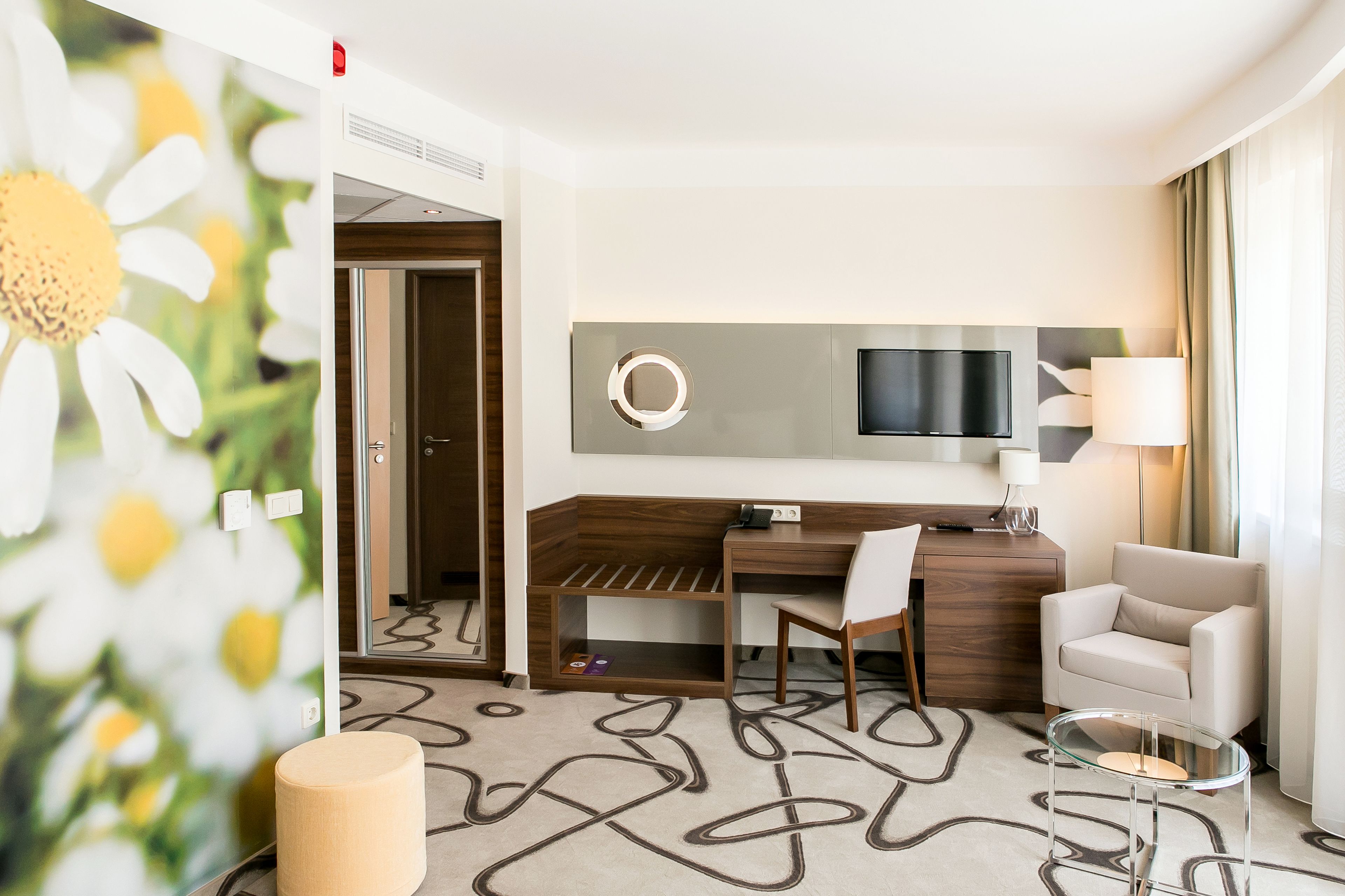 superior double room, 1 double bed, non smoking | 1 bedroom, minibar, in-room safe, desk